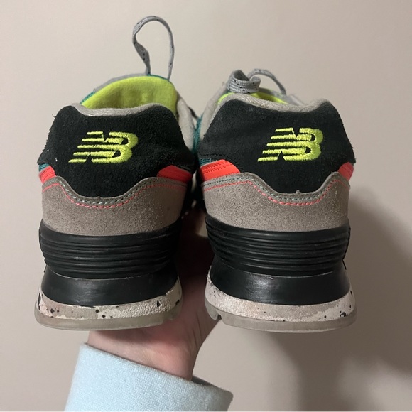 New Balance 574 - Picture 2 of 6